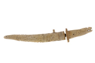 Lot 917 - A FINE JAPANESE IVORY TANTO