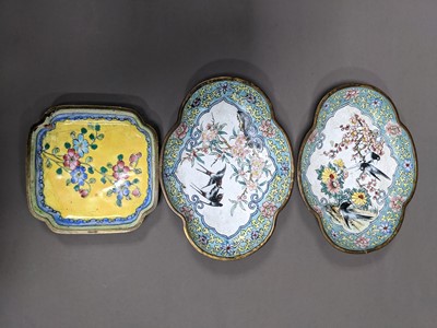 Lot 285 - AN EARLY 20TH CENTURY INDO-PERSIAN BRASS BELL, ALONG WITH A BUDDHIST EMBLEM AND TEN DISHES