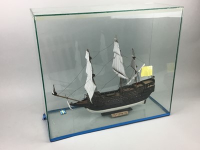 Lot 262 - A MODEL SHIP IN GLAZED DISPLAY CASE