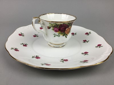 Lot 284 - A ROYAL ALBERT OLD COUNTRY ROSES PART TEA SERVICE