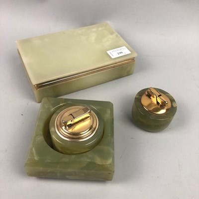 Lot 290 - A MID 20TH CENTURY ONYX SMOKERS SET