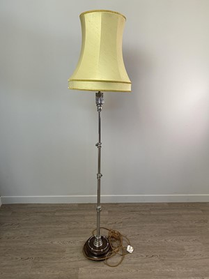 Lot 1633 - AN EARLY 20TH CENTURY CHROME TELESCOPIC FLOOR STANDING LAMP