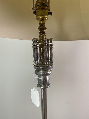 Lot 1633 - AN EARLY 20TH CENTURY CHROME TELESCOPIC FLOOR STANDING LAMP