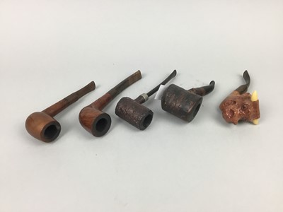 Lot 320 - A COLLECTION OF PIPES AND TABLE LIGHTERS