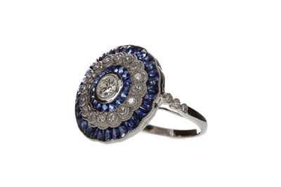 Lot 1302 - A SAPPHIRE AND DIAMOND RING