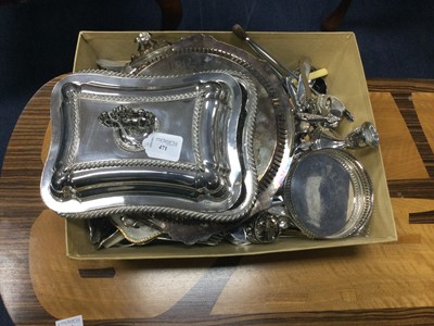 Lot 471 - A SILVER PLATED ENTREE DISH, WITH OTHER PLATE