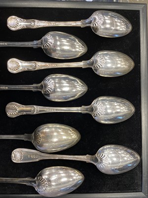Lot 482 - A SET OF SIXTEEN GEORGE IV SILVER TABLE SPOONS