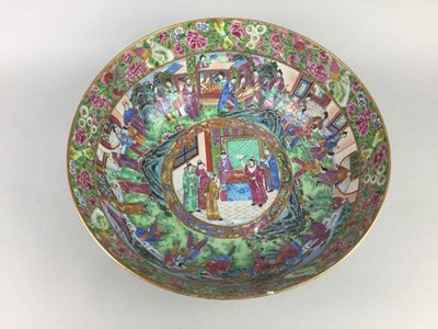 Lot 703 - A LARGE LATE 19TH CENTURY CHINESE FAMILLE ROSE BOWL