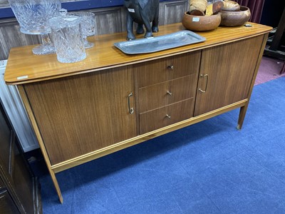 Lot 525 - A RETRO MAHOGANY DINING SUITE