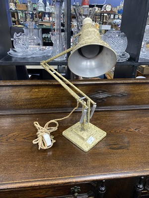 Lot 528 - A VINTAGE ANGLE POISE DESK LAMP