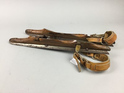 Lot 530 - A PAIR OF VINTAGE ICE SKATES