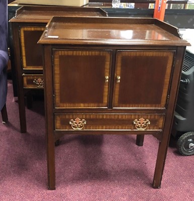 Lot 539 - A PAIR OF REPRODUCTION MAHOGANY BEDSIDE CABINETS