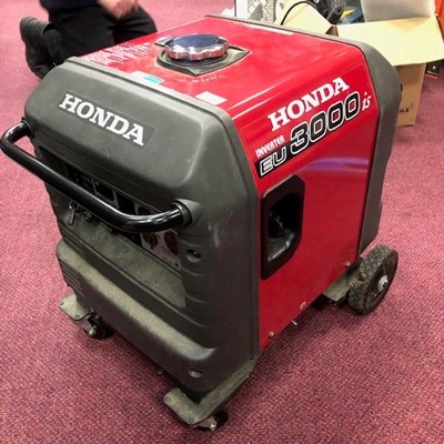 Lot 553 - A HONDA INVERTER EU 3000 IS GENERATOR AND A PAIR OF WERNER LADDERS