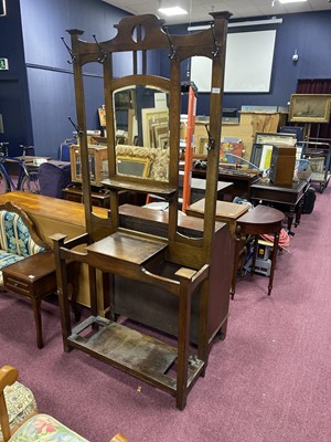 Lot 578 - AN EARLY 20TH CENTURY OAK HALLSTAND