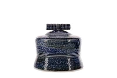 Lot 1194 - JANE HAMLYN, SALT GLAZE POT AND COVER