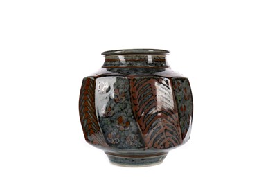 Lot 1205 - DAVID FRITH, BROOKHOUSE STUDIO POTTERY GINGER JAR AND COVER