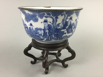 Lot 702 - A CHINESE BLUE AND WHITE BOWL