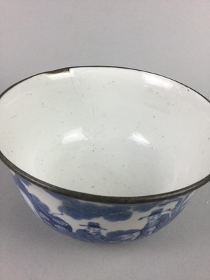 Lot 702 - A CHINESE BLUE AND WHITE BOWL
