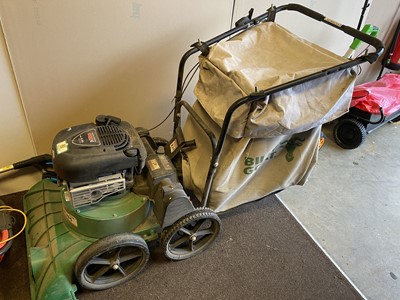 Lot 592 - A BRIGGS & STRATTON 625E SERIES PETROL INDUSTRIAL GROUNDS KEEPER VACCUM