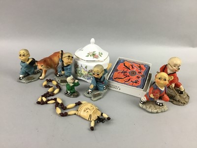 Lot 123 - A LOT OF CERAMIC FIGURES AND COLLECTIBLES