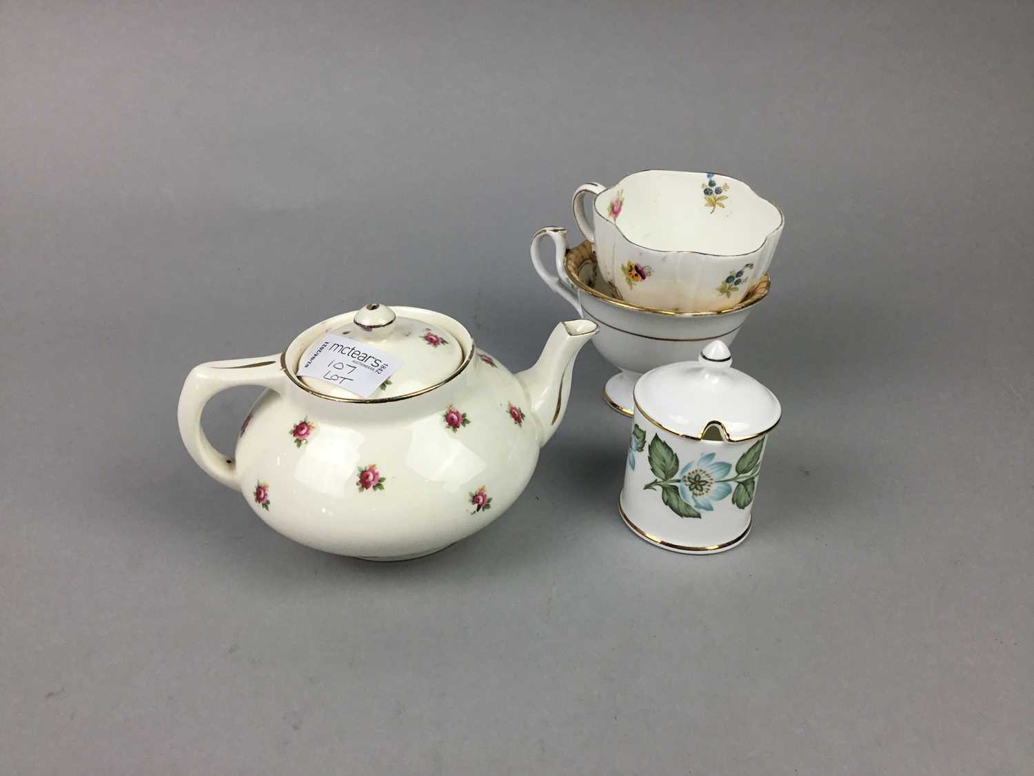 Lot 107 - A PARAGON PART TEA SERVICE