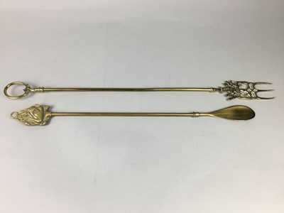 Lot 143 - A PAIR OF BRASS CANDLESTICKS AND OTHER BRASS AND METAL WARE