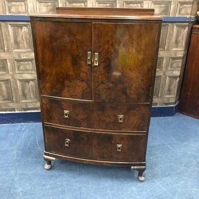 Lot 165 - AN EARLY 20TH CENTURY MAHOGANY CUPBOARD CHEST