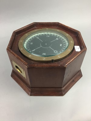 Lot 176 - A SHIPS COMPASS MOUNTED IN CASE