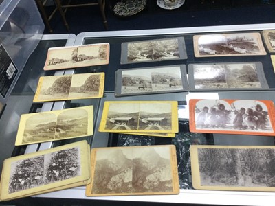 Lot 179 - A LOT OF THREE VINTAGE VIEWERS WITH APPROXIMATELY 200 CARDS