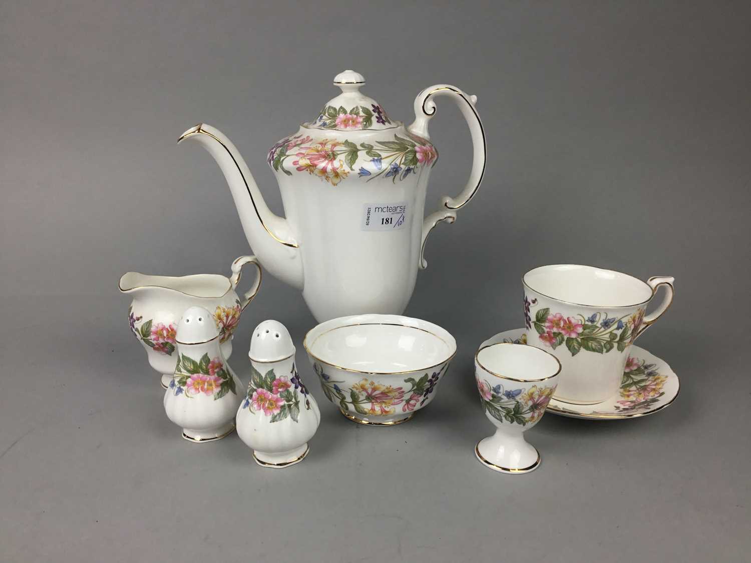 Lot 181 - A PARAGON 'COUNTRY LANE' PART TEA, COFFEE AND DINNER SERVICE