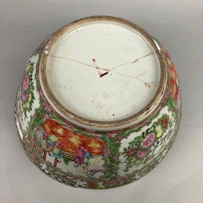 Lot 190 - AN EARLY 20TH CENTURY CHINESE FAMILLE ROSE BOWL