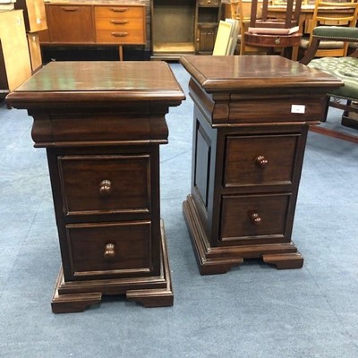 Lot 204 - A PAIR OF MAHOGANY BEDSIDE CHESTS