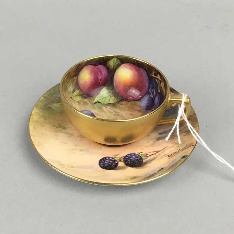 Lot 3 - AN EARLY 20TH CENTURY ROYAL WORCESTER CUP AND SAUCER