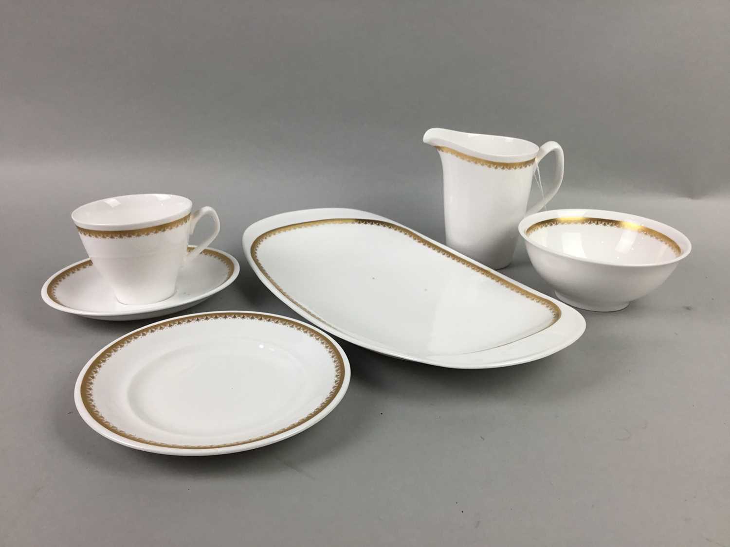 Lot 304 - A SPODE 'ELIZABETHAN' TEA SERVICE