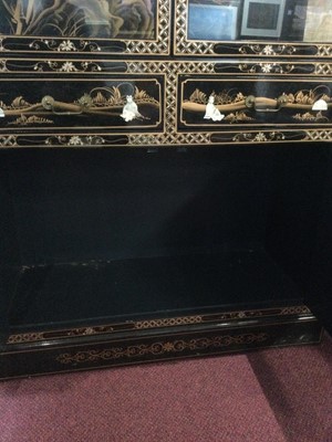 Lot 735 - A 20TH CENTURY CHINESE LACQUERED DISPLAY CABINET