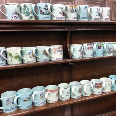 Lot 386 - A LOT OF POOLE POTTERY AND OTHER MUGS