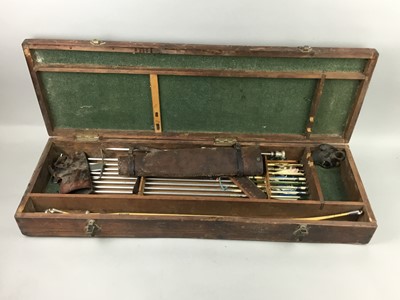 Lot 465 - A CASED 20TH CENTURY SET OF BOW AND ARROWS