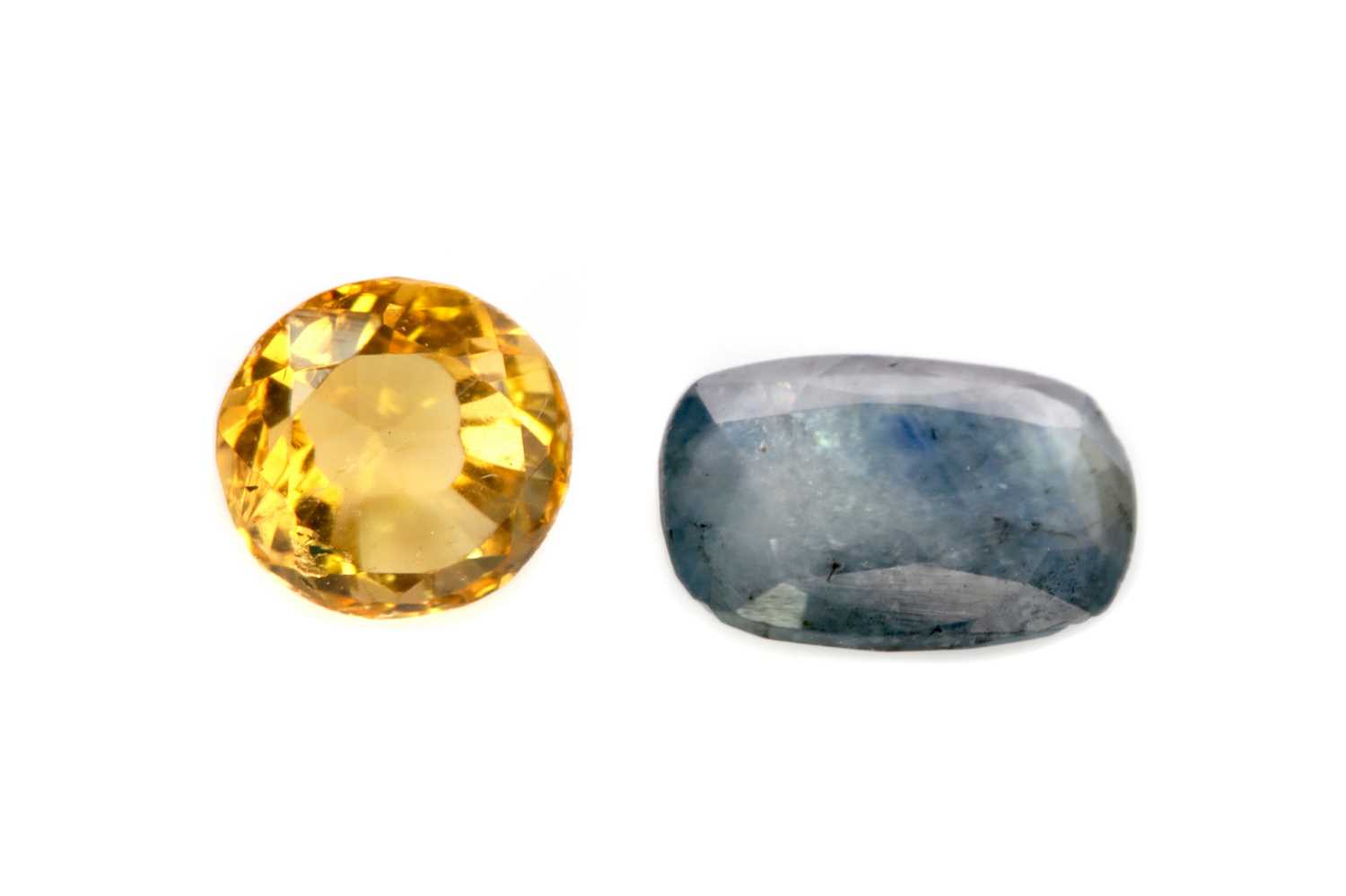 Lot 315 - A CERTIFICATED UNMOUNTED SAPPHIRE AND A CITRINE