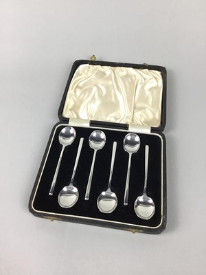 Lot 478 - A CASED SET OF SIX SILVER COFFEE SPOONS, ALONG WITH CASED AND LOOSE FLATWARE