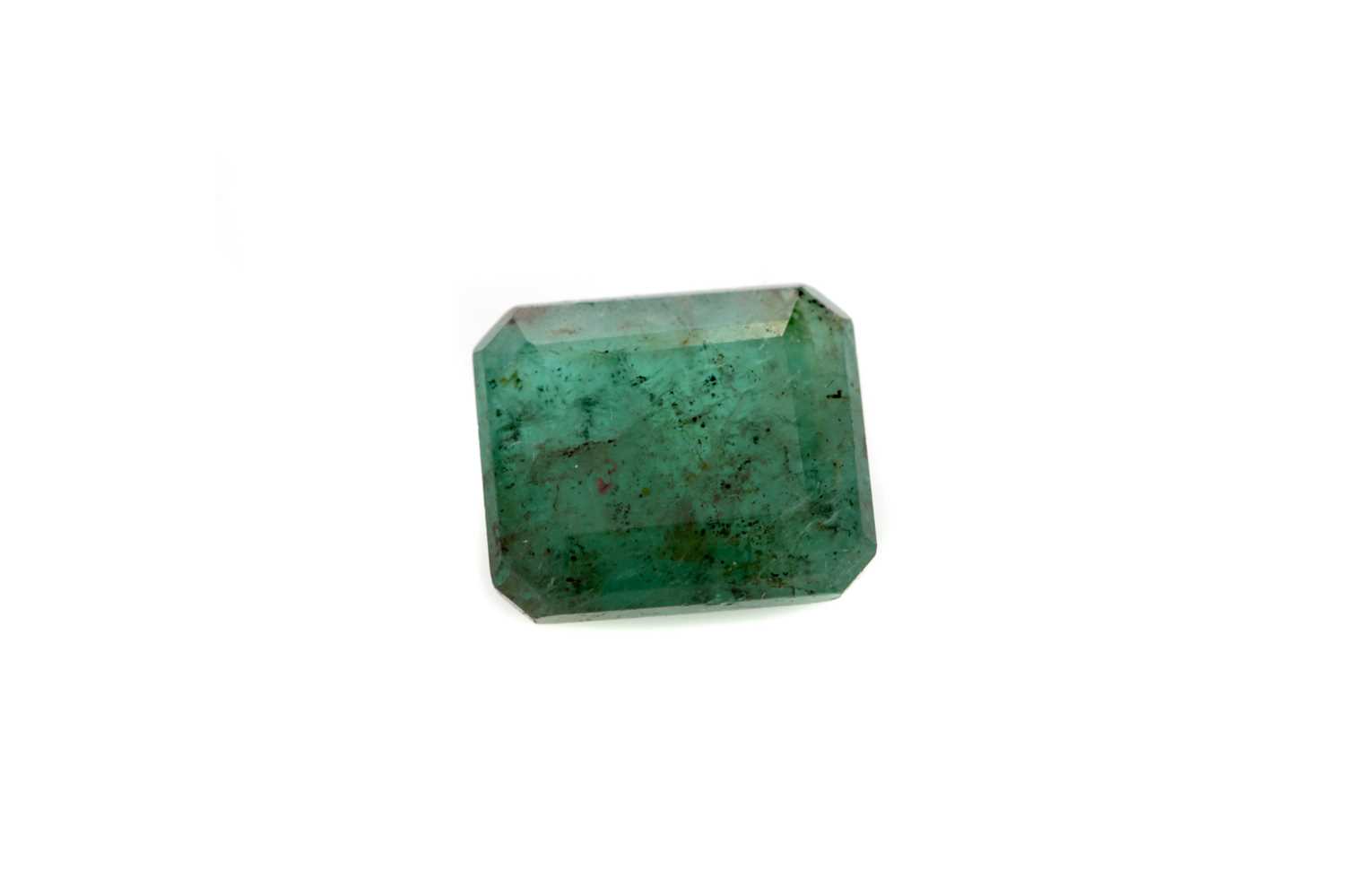 Lot 375 - A CERTIFICATED UNMOUNTED EMERALD