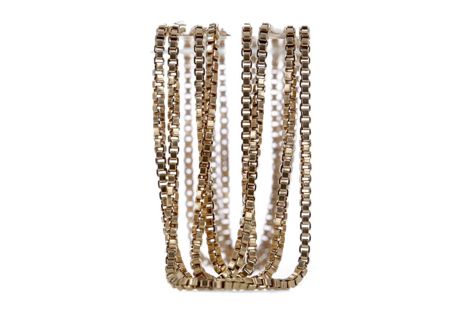 Lot 316 - A GOLD CHAIN