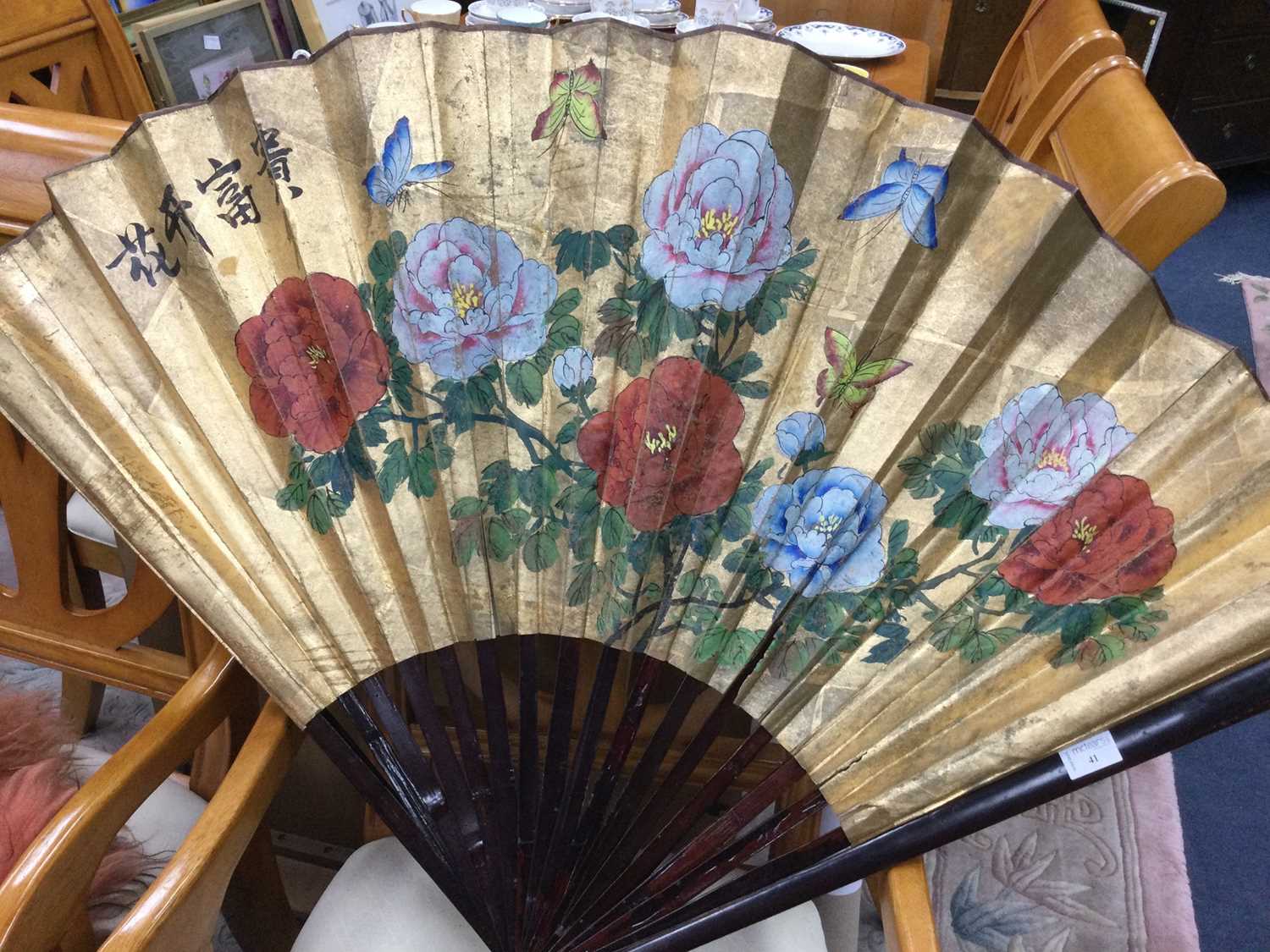 Lot 41 - A LARGE MID-20TH CENTURY CHINESE PAINTED FAN