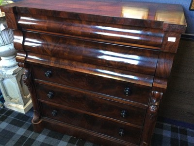 Lot 146 - A VICTORIAN MAHOGANY OGEE CHEST OF DRAWERS