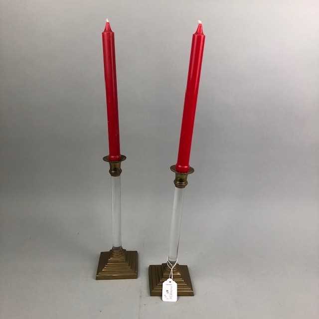 Lot 87 - A PAIR OF CLEAR ACRYLIC AND BRASS CANDLESTICKS