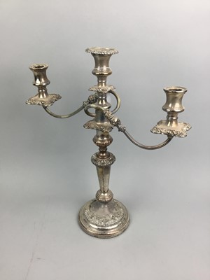 Lot 186 - A SILVER PLATED THREE BRANCH CANDELABRUM AND OTHER ITEMS