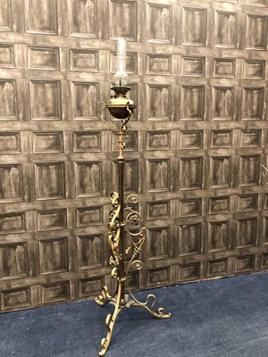 Lot 230 - A LATE VICTORIAN BRASS AND COPPER FLOOR STANDING OIL LAMP