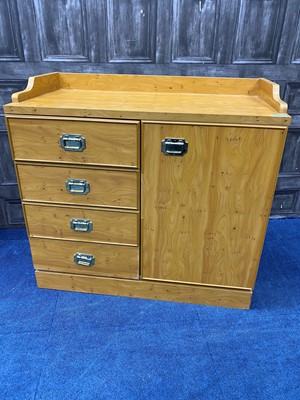 Lot 210 - A PAIR OF MODERN BEDSIDE CHESTS AND A DRESSING CHEST