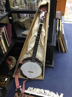 Lot 283 - A 20TH CENTURY KOREAN BANJO