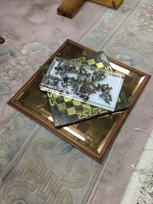Lot 286 - A STAUNTON CHESS SET AND AN OAK CHESS TABLE AND OTHER BOARDS AND PIECES