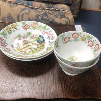 Lot 6 - A PAIR OF LATE 18TH/EARLY 19TH CENTURY TEA BOWLS WITH SAUCERS AND ANOTHER SAUCER